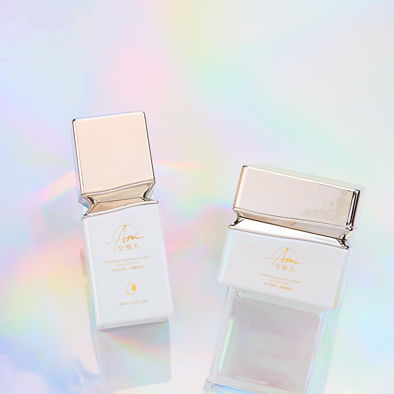 Firkantet glascremekrukke med iriserende effekt til ansigtscreme og øjencreme Firkantet glascremekrukke med iriserende effekt til ansigtscreme og øjencreme