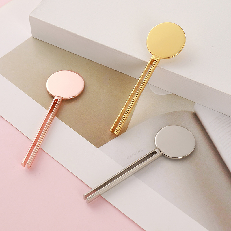 Kosmetisk nøglenøgle i form Tube Wringer Rullende Tandpasta Tube Squeezer Key med Stand Dispenser Metal Tube Squeezer