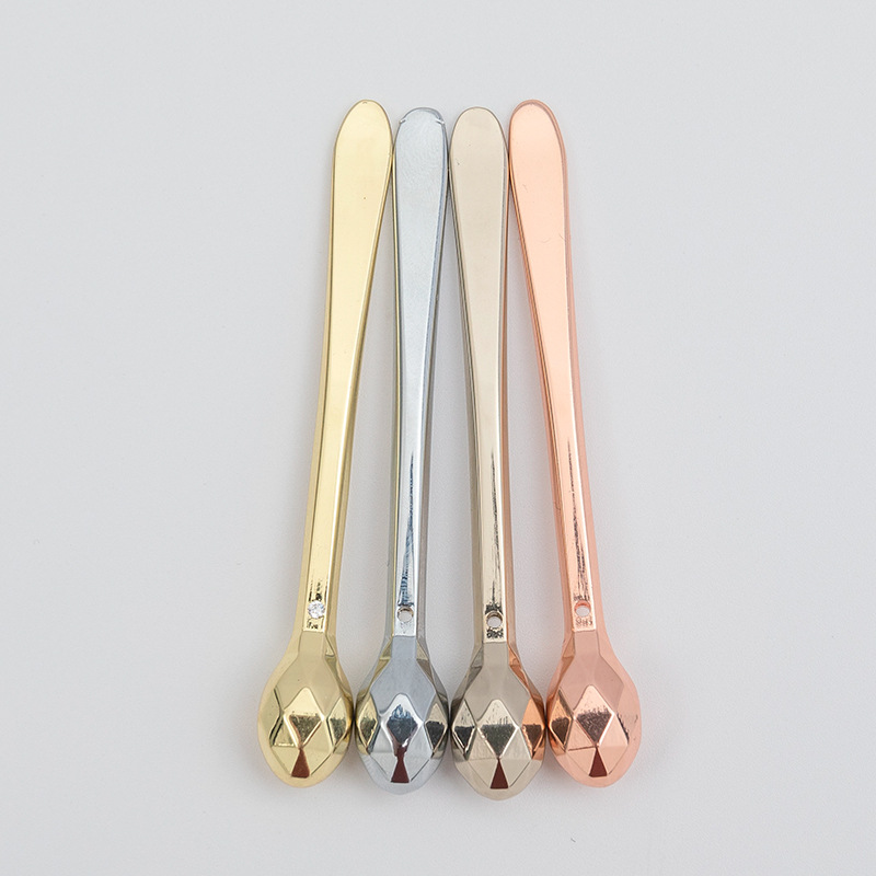 Unikt diamantskåret design af øjencremepinde i zinklegering Unikt diamantskåret design af øjencremepinde i zinklegering