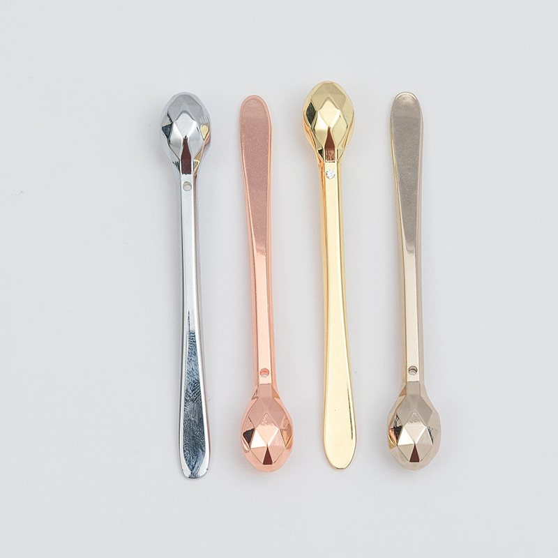 Unikt diamantskåret design af øjencremepinde i zinklegering Unikt diamantskåret design af øjencremepinde i zinklegering